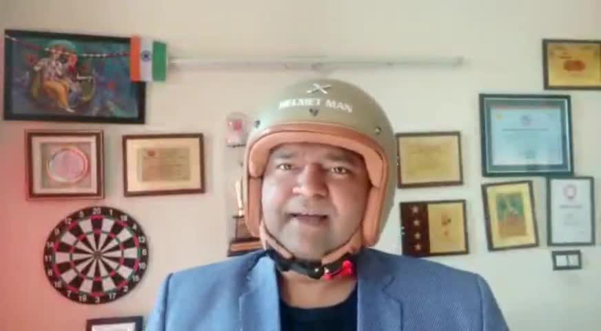 सड़क दुर्घटना मुक्त भारत हेलमेट मैन.
#Roadsafety #Helmetman