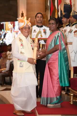 President #DroupadiMurmu presents Padma Shri to Shri Thounaojam Chaoba for Public Affairs
#PadmaAwards #PadmaAwards2023