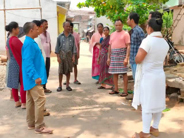 పూతికవలస గ్రామ సచివాలయ పరిధిలో యాంటి లార్వా స్ప్రేయింగ్ కొరకు ముందుగా  ప్రజలకు అవగహనా కల్పించడం జరిగింది.