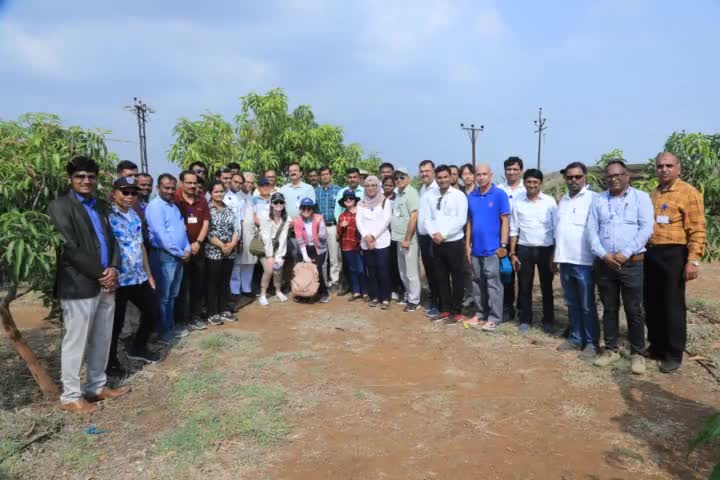 The participants had a great interaction with the #stakeholders during their field trip to the KKV Narayangaon Mango Orchard on the third day of the #APPPCWorkshop on the System Approach for Management of #fruitflies on #Mango, held today.