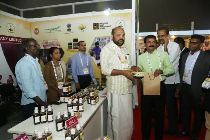 Hon'ble Minister for Department of Industries and Commerce, Government of Kerala, Shri. P Rajeev visited National Bee Board stalls during the #WFI  event taking place at Bharat Mandapam, Pragati Maidan, Delhi, from November 3rd to 5th Nov.