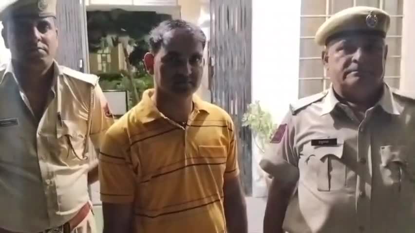 पुलिस थाना कालाडेरा ने एक साल से #फरार चल रहे स्थाई #वारंटी मुकेश यादव निवासी कालाडेरा को किया गिरफ्तार।