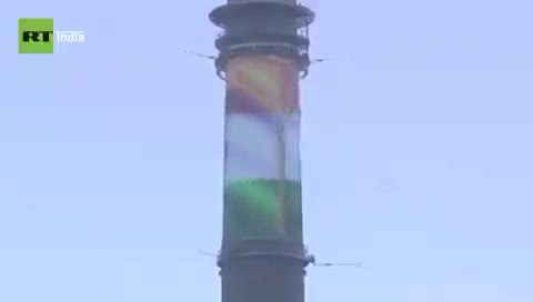 Indian tricolour lights up Moscow's Ostankino Tower, the tallest free-standing structure in Europe as a tribute to the Indian Prime Minister's state visit to #Russia 

#PMinRussia #PMModiInRussia