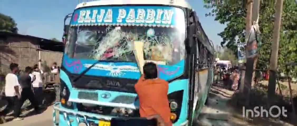 গৰৈমাৰী: কালাতলী বজাৰত পথ দুৰ্ঘটনা, তীব্ৰবেগী যাত্ৰীবাহী বাছৰ খুন্দাত নিহত এটি শিশু, উত্তেজিত ৰাইজে ভাঙিলে বাছখন