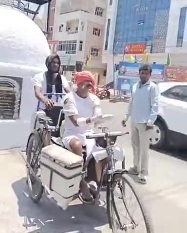 ఎస్సీ వర్గీకరణ ఆర్డినెన్స్‌ను వ్యతిరేకిస్తూ ఒంగోలులో మాల మహానాడు ఆధ్వర్యంలో వినూత్న నిరసన
