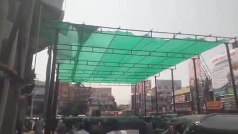 ಕಲಬುರಗಿ: ಬಿಸಿಲ ಝಳ, ನಗರದ ಟ್ರಾಫಿಕ್ ಸಿಗ್ನಲ್‌ಗಳಲ್ಲಿ ನೆರಳಿನ ವ್ಯವಸ್ಥೆ ಮಾಡಿದ ಪಾಲಿಕೆ