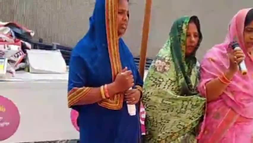 रघुनाथपुर: पचबरवा गांव में महिला संवाद कार्यक्रम में महिलाओं को किया गया जागरूक
