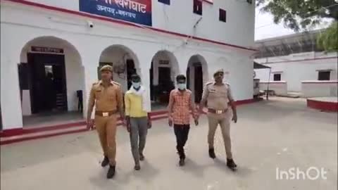 महसी: प्रधानपुरवा से न्यायालय के आदेश पर खैरीघाट थाने की पुलिस ने दो वारंटियों को गिरफ्तार कर न्यायालय भेजा