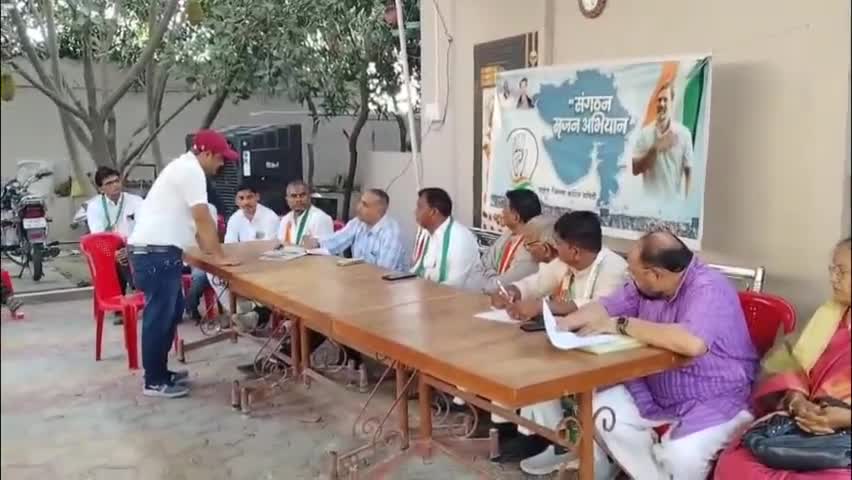 દેવગઢબારીયા: દેવગઢ બારીયા પીપલોદ રોડ ખાતે કોંગ્રેસ સંગઠન સૃજન અભિયાન અતંર્ગત ઊર્જાસભર સંદેશ આપવા મીટીંગ યોજાઈ