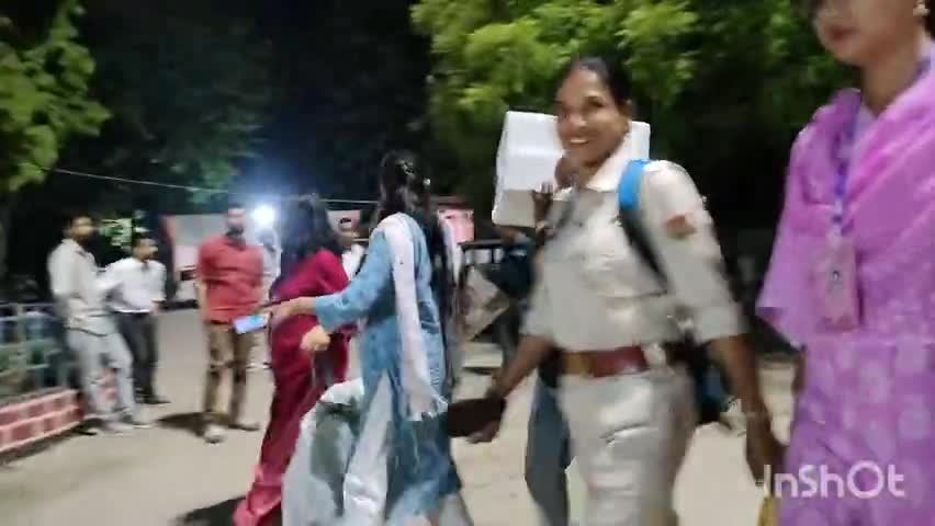 বিশ্বনাথ: জিলাত শান্তিপূৰ্ণভাৱে পঞ্চায়ত নিৰ্বাচন সমাপন, জিলা আয়ুক্ত কাৰ্যালয়ত উপস্থিত বেলট বাকচ লৈ পুলিং প্ৰিজাইডিং বিষয়াৰ