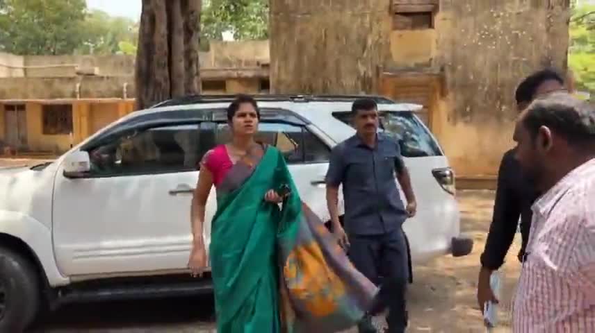 సంగారెడ్డి: నీట్ పరీక్షకు పకడ్బందీగా ఏర్పాట్లు చేయాలి: కలెక్టర్ వల్లూరు క్రాంతి