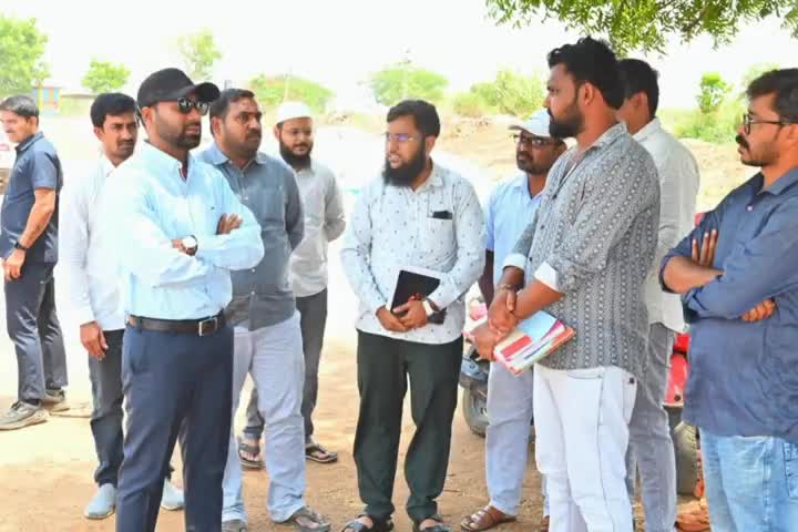కోరుట్ల: ఎకిన్ పూర్ గ్రామంలో వరిధాన్యం కొనుగోలు కేంద్రాన్ని తనిఖీ చేసిన కలెక్టర్ బి సత్యప్రసాద్