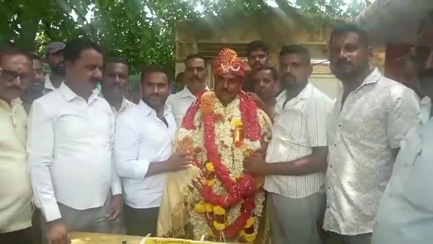 ಮಳವಳ್ಳಿ: ತೊರೆಕಾಡನಹಳ್ಳಿ ಗ್ರಾ.ಪಂ ನೂತನ ಅಧ್ಯಕ್ಷರಾಗಿ ಟಿ.ಪಿ.ರಾಜು ಅವಿರೋಧ ಆಯ್ಕೆ