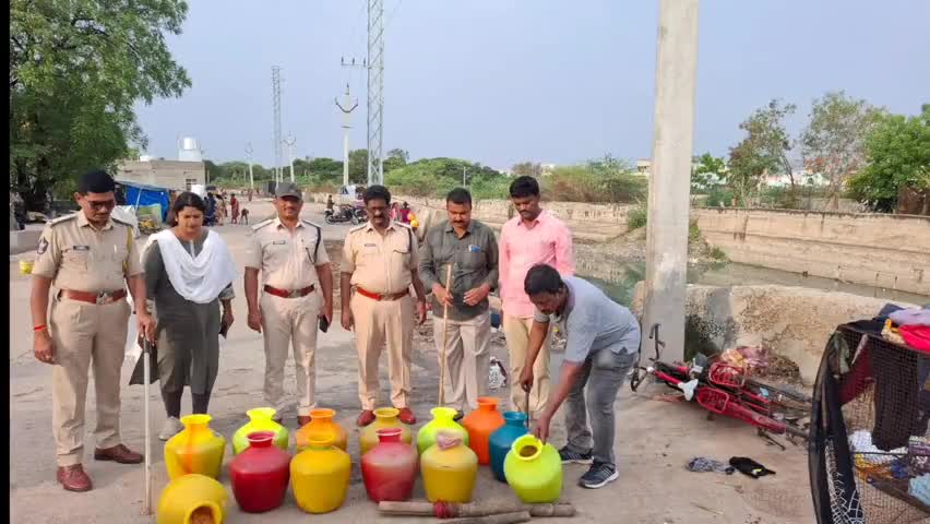 పాణ్యం: ఓర్వకల్లులో నాటుసారా విక్రయాలపై ఎక్సైజ్ పోలీసుల దాడులు, శారద అనే మహిళ అరెస్టు