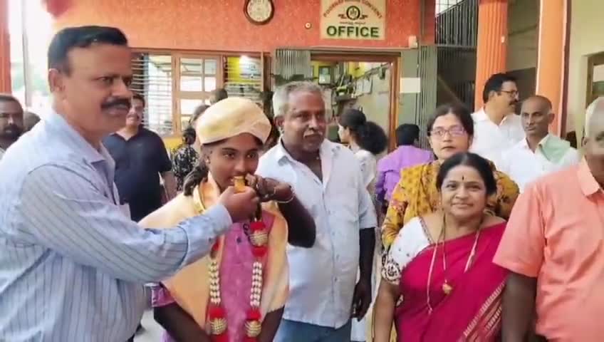 ಮದ್ದೂರು: ಎಸ್ಎಸ್ಎಲ್‌ಸಿಯಲ್ಲಿ ಶಿವಪುರದ ಪೂರ್ಣಪ್ರಜ್ಞಾ ಶಾಲೆಯ ವಿದ್ಯಾರ್ಥಿನಿ ರಾಜ್ಯಕ್ಕೆ 2ನೇ ರ್‍ಯಾಂಕ್, ಶಾಲಾ ಆಡಳಿತ ಮಂಡಳಿಯಿಂದ ಸನ್ಮಾನ