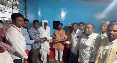 ಶಿರಹಟ್ಟಿ: ಕೆರಹಳ್ಳಿಯಲ್ಲಿ ಶಾರ್ಟ್ ಸರ್ಕ್ಯೂಟ್‌ನಿಂದ ಬೆಳೆ ನಾಶ, ಸಂತ್ರಸ್ತ ಕುಟುಂಬಕ್ಕೆ ಪರಿಹಾರ ಚೆಕ್ ವಿತರಿಸಿದ ಶಾಸಕ ಚಂದ್ರು ಲಮಾಣಿ