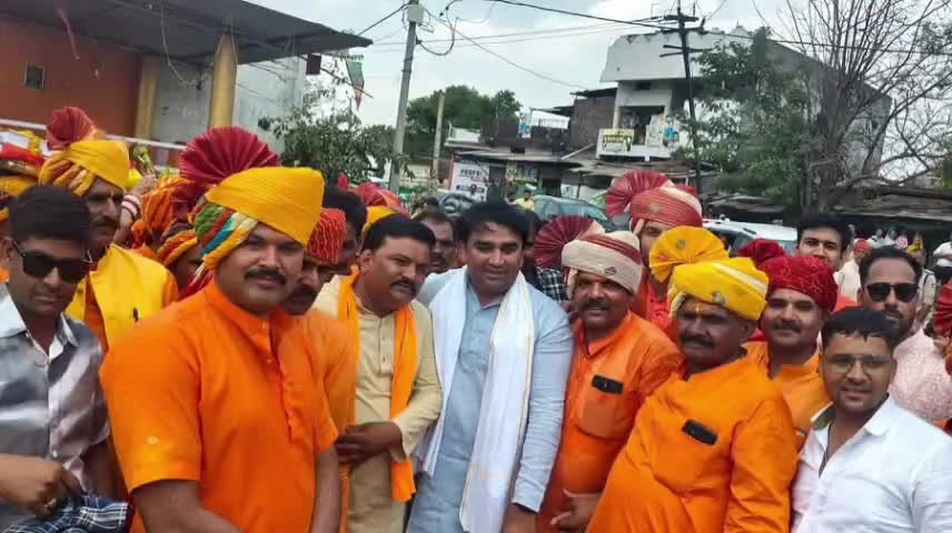 सीहोर: ग्राम सेमरा दांगी में 21 कुंडीय महायज्ञ को लेकर भव्य कलश यात्रा का हुआ शुभारंभ, नगर पालिका अध्यक्ष व पार्षद हुए शामिल