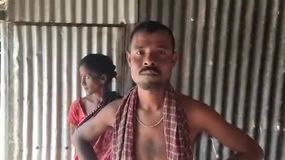 মোহনপুর: সন্তানের দাম মাত্র দেড় লাখ টাকা ! কাটাছড়া গ্রামে আর্থিক অনটনের কারণে সন্তানকে বিক্রি করার অভিযোগ বাবা-মায়ের বিরুদ্ধে
