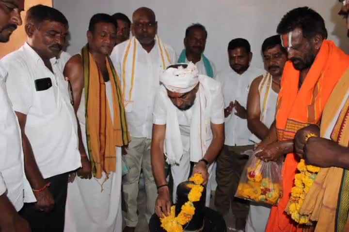 కోరుట్ల: ఇబ్రహీంపట్నం వేములకుర్తిలో శివాలయ జాతర మహోత్సవంలో పాల్గొన్న కాంగ్రెస్ కోరుట్ల నియోజకవర్గ ఇన్చార్జి జువ్వాడి నర్సింగరావు