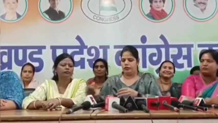 कांके: रांची में संविधान बचाओ रैली को लेकर प्रदेश महिला कांग्रेस अध्यक्ष ने कांग्रेस भवन में बैठक की