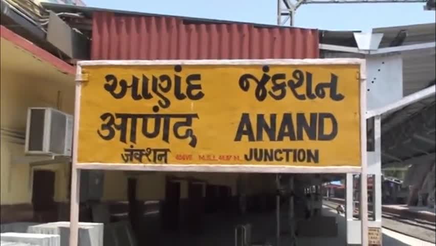 આણંદ શહેર: 'ગુજરાત ડે' તથા 'લેબર ડે'ને અનુલક્ષીને સ્વૈચ્છિક રક્તદાન શિબિર આણંદ રેલવે સ્ટેશન ખાતે યોજાઇ