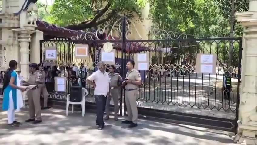 சேலம்: குமாரசாமிப்பட்டி அரசு கலைக் கல்லூரியில் நீட் தேர்வு 9731 மாணவ மாணவிகள் தேர்வு எழுதுகின்றனர்
