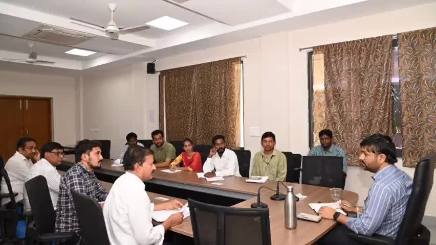 అసిఫాబాద్: జిల్లాలో ఇందిరమ్మ ఇళ్ల నిర్మాణ పనులు వేగవంతం చేయాలి: కలెక్టర్ వెంకటేష్ దోత్రే