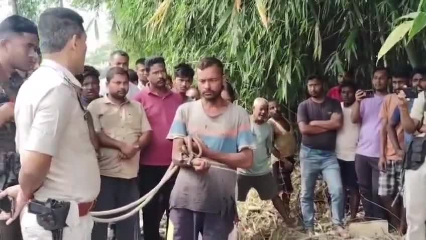 মৰাণ: হাতত হেণ্ডকাপ পিন্ধি মৰাণৰ ৰাঙলীত পত্নী হত্যাৰ বিৱৰণ দিলে হত্যাকাৰী স্বামীয়ে, আৰক্ষীৰ তদন্ত অব্যাহত