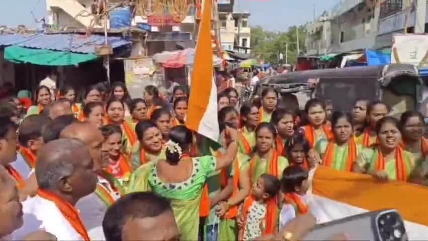 ಯಾದಗಿರಿ: ಉಗ್ರರ ನೆಲೆ ಧ್ವಂಸಗೊಳಿಸಿದ ಭಾರತೀಯ ಸೇನೆ, ಸೈದಾಪುರ ಗ್ರಾಮದಲ್ಲಿ ವಿಜಯೋತ್ಸವ