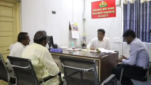ಸಿಂದಗಿ: ತಹಶಿಲ್ದಾರ ಕಾರ್ಯಾಲಯದಲ್ಲಿ ಆರಾಧನಾ ಸಮಿತಿ ಸಭೆ ನಡೆಸಿದ ಶಾಸಕ ಅಶೋಕ ಮನಗೂಳಿ