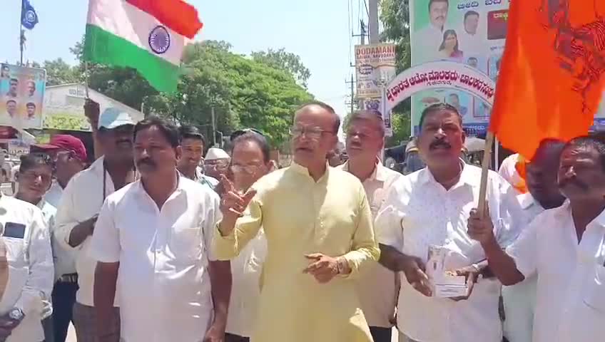 ಗುಳೇದಗುಡ್ಡ: ಆಪರೇಷನ್ ಸಿಂಧೂರ ಯಶಸ್ವಿ, ಪಟ್ಟಣದಲ್ಲಿ ಸಂಭ್ರಮಾಚರಣೆ