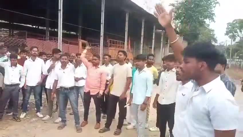 সোণাৰি: টাওকাক চাহ বাগিছাত শ্ৰমিকৰ সমস্যা সমাধানৰ দাবীত আটছা প্ৰাথমিক শাখা গোটৰ উদ্যোগত তীব্ৰ প্ৰতিবাদ