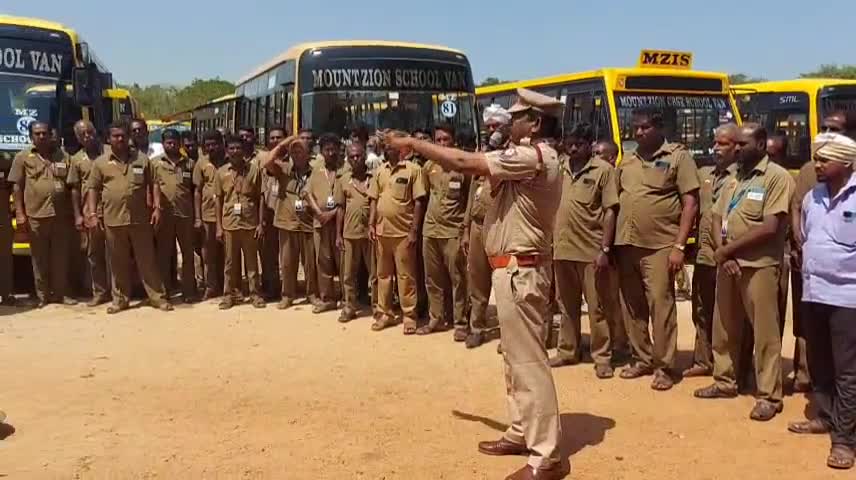 புதுக்கோட்டை: 2வது நாளாக ஓட்டுநர்களுக்கு தீ தடுப்பு பயிற்சியை RC மைதானத்தில் வழங்கிய தீயணைப்பு துறையினர்