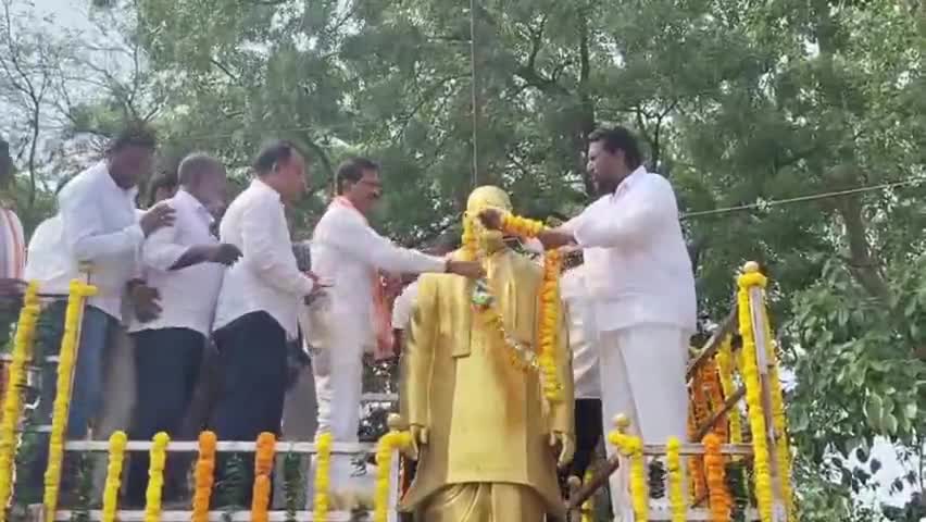 ధర్మపురి: పట్టణంలో మాజీ మంత్రి రత్నాకర్ వర్ధంతి కార్యక్రమంలో పాల్గొన్న ఎమ్మెల్యే లక్ష్మణ్ కుమార్