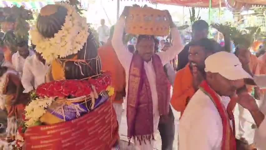 భూపాలపల్లి: 800 ఏళ్ల నాటి కాకతీయుల కాలంలో నిర్మించిన ఎరుకల నాంచారమ్మ తల్లిని దర్శించుకున్న ఎమ్మెల్యే గండ్ర సత్యనారాయణ రావు
