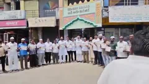 అనంతపురంలోని సప్తగిరి సర్కిల్ వద్ద మానవ హక్కుల వేదిక ఆధ్వర్యంలో వక్ఫ్ బోర్డు సవరణ చట్టానికి వ్యతిరేకంగా నిరసన
