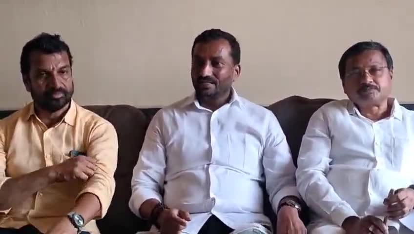 మెదక్: పట్టణంలో రైల్వే ప్రయాణికుల సమస్యలు పరిష్కరిస్తామని ఎంపీ రఘునందన్ రావు హామీ