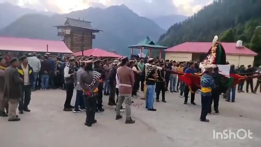 चिड़गांव: देवता साहिब सुनी नाग महाराज पहुंचे सरपारा गांव, लोगों ने किया भव्य स्वागत