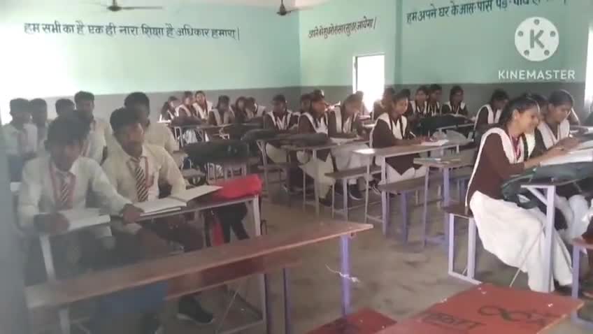 जन चेतना इंटर कॉलेज राजापुर पटेल नगर लालगंज मिर्जापुर शिक्षण कार्य करते हुए अध्यापक , व शिक्षा लेते हुए बच्चें।