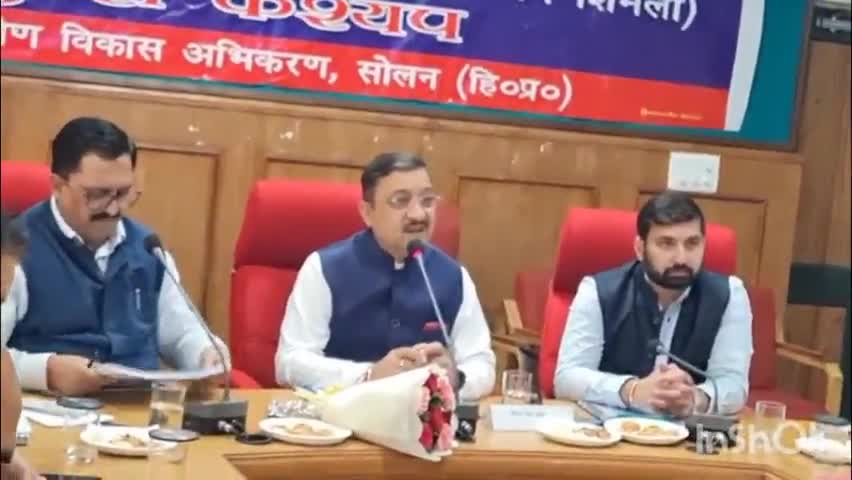 सोलन: DC कार्यालय सोलन में आयोजित दिशा की बैठक में सांसद सुरेश कश्यप ने PWD की कार्यप्रणाली पर जताई नाराजगी
