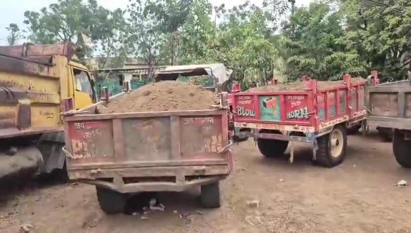 बड़वानी: भीलखेडा में अवैध मिट्टी खनन में संलिप्त एक JCB और 3 ट्रैक्टरों को राजस्व विभाग ने किया ज़ब्त