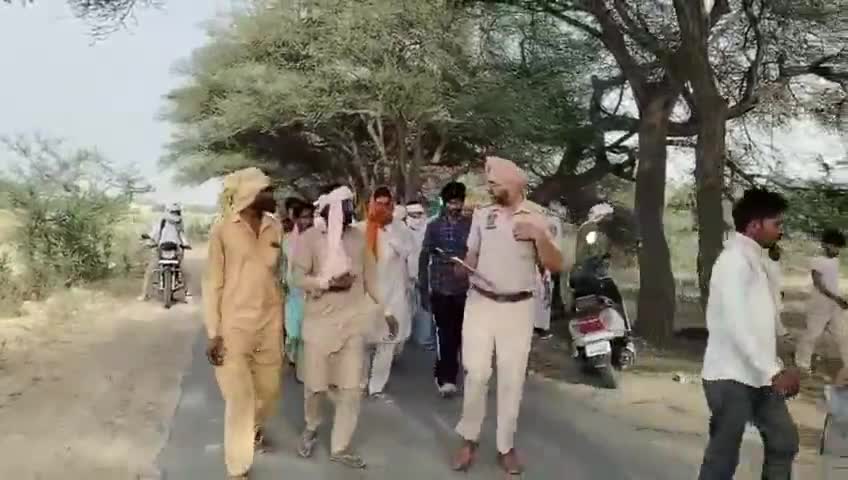 ਅਬੋਹਰ: ਅਮਰਪੁਰਾ ਤੋਂ ਭਾਗੂ ਰੋਡ 'ਤੇ ਝਾੜੀਆਂ ਦੇ ਵਿੱਚ ਰੁੱਖ ਨਾਲ ਲਟਕੀ ਮਿਲੀ ਵਿਅਕਤੀ ਦੀ ਲਾਸ਼, ਮੌਕੇ 'ਤੇ ਪਹੁੰਚੀ ਪੁਲਿਸ
