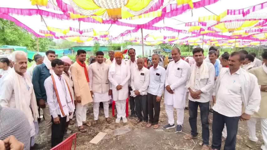 खिलचीपुर: पूर्व MLA डॉ. राम प्रसाद दांगी ने खिलचीपुर विधानसभा क्षेत्र में आयोजित सामाजिक और वैवाहिक कार्यक्रमों में की शिरकत