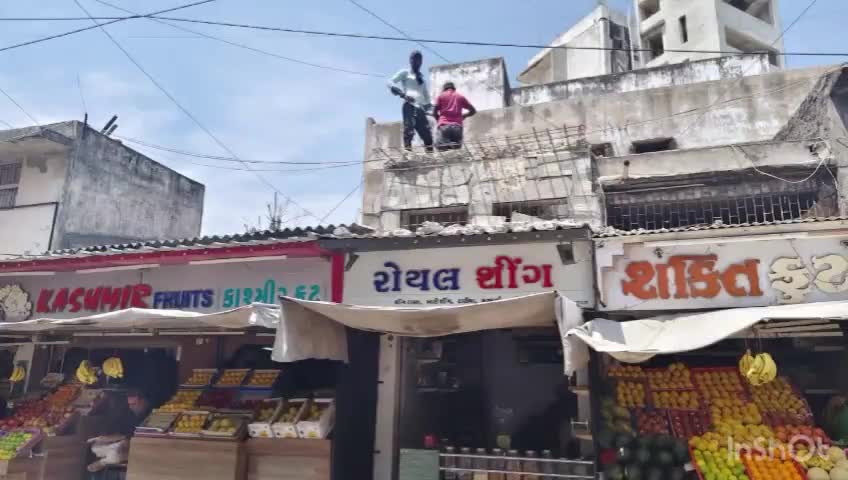 જામનગર શહેર: ભૂજીયા કોઠાની દિવાલ સંલગ્ન દુકાનોની છત ઉપરનાં બાંધકામ સહિતનાં અવરોધો દૂર કરવાની કવાયત