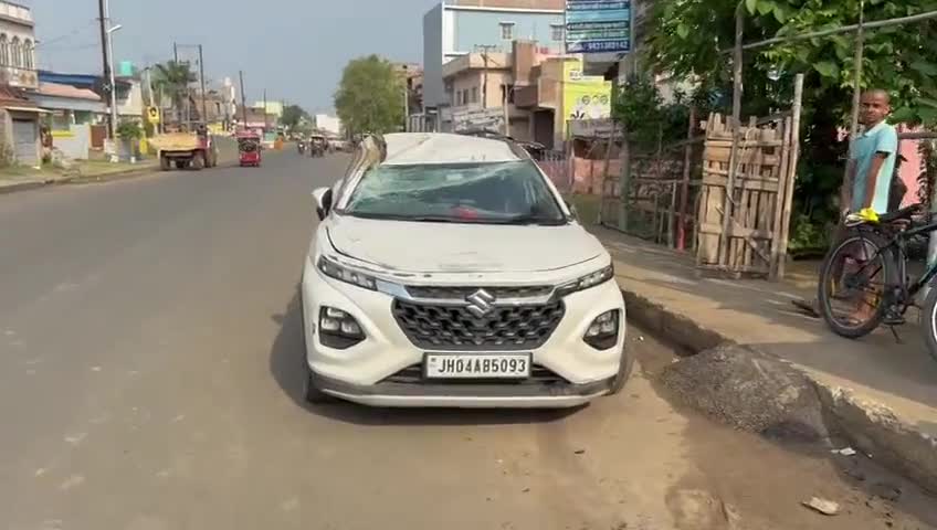 गोड्डा: रामनगर के पास कार पलटी, किसी को चोट नहीं लगी