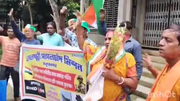গাইঘাটা: ঠাকুরনগরে ভারতীয় সেনা জওয়ানদের বাড়ি গিয়ে সম্মাননা জানাল ধনলক্ষ্মী পাগল চাঁদ মিশন