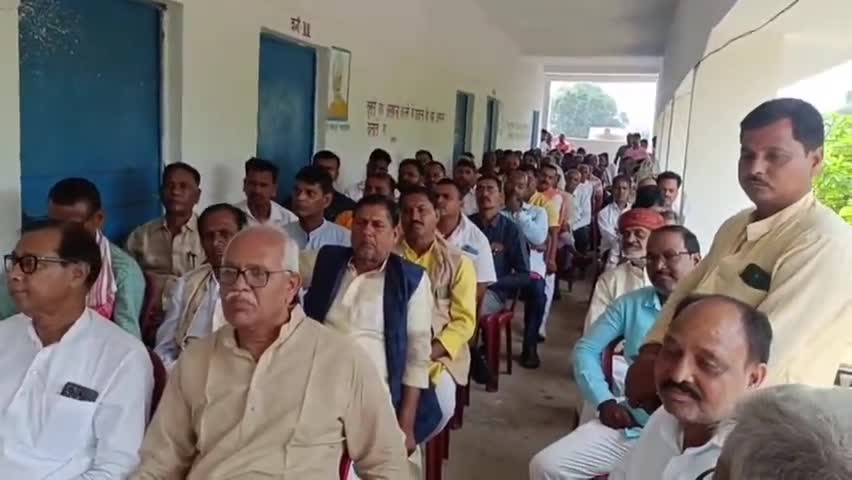टाटीझरिया: खंभवा मध्य विद्यालय में क्षत्रिय समाज की हुई बैठक, एकता, उत्थान और दहेज मुक्ति पर ज़ोर दिया गया