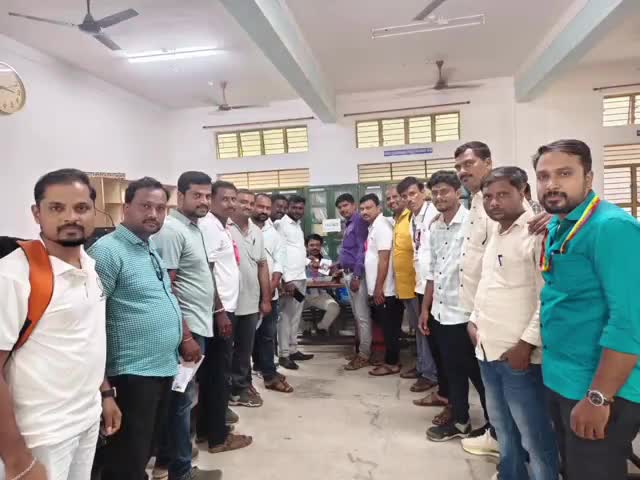 ಹಾನಗಲ್: ಶಿವಮೊಗ್ಗದಲ್ಲಿ ನಡೆಯುತ್ತಿರುವ ರಾಜ್ಯಮಟ್ಟದ ನೌಕರರ ಕ್ರೀಡಾಕೂಟದಲ್ಲಿ ಭಾಗಿಗೆ ತೆರಳಿದ ತಾಲ್ಲೂಕು ನೌಕರರು