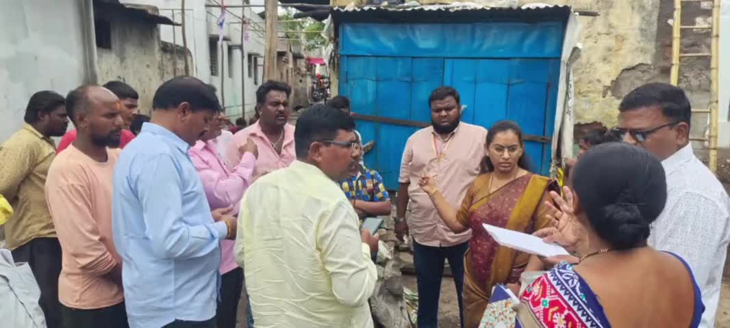 ಜಮಖಂಡಿ: ನಗರದಲ್ಲಿ ಒಳಮೀಸಲಾತಿ ಸಮೀಕ್ಷೆ ಕಾರ್ಯ ಪರಿಶೀಲಿಸಿದ ಉಪವಿಭಾಗಾಧಿಕಾರಿ ಶ್ವೇತಾ ಬೀಡಿಕರ್