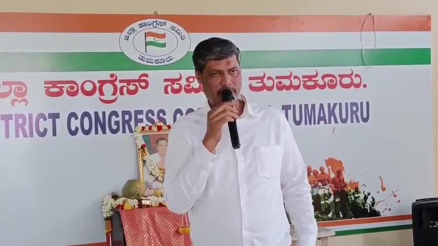 ತುಮಕೂರು: ಮಾನವೀಯತೆ ಇಲ್ಲದವನು ಭಯೋತ್ಪಾದಕನಾಗುತ್ತಾನೆ: ನಗರದಲ್ಲಿ ಕೆಪಿಸಿಸಿ ಮಾಜಿ ಕಾರ್ಯದರ್ಶಿ ಇಕ್ಬಾಲ್ ಅಹ್ಮದ್